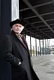 Peter Raue, Kulturf&ouml;rderer und Rechtsanwalt; an der Neuen Nationalgalerie, Berlin
